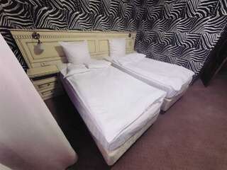 Гостиница Прага Краснодар Стандартный двухместный номер с 2 отдельными кроватями-1